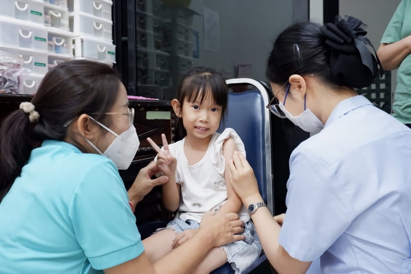 ศูนย์บริการสาธารณสุขเทศบาลตำบลสันนาเม็งให้บริการฉีดวัคซีนเด็ก สร้างเสริมภูมิคุ้มกันโรคในเด็ก 0-4 ปี เพื่อกระตุ้นให้เกิดภูมิต้านทานและสร้างเกราะป้องกันโรคให้กับเด็กในพื้นที่