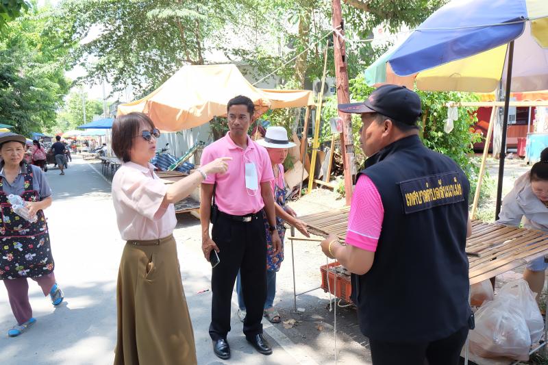 ทางเทศบาลตำบลสันนาเม็ง ได้ลงพื้นที่เข้าตรวจเยี่ยม ดูความเรียบร้อยในการจัดตั้งตลาดของพ่อค้าแม่ค้าในตำบลสันนาเม็ง และได้อุดหมุนผลิตภัณฑ์ของชุมชนภายในตลาดเพื่อเป็นการสนับสนุนและส่งเสริมการขายให้ผลิตภัณฑ์ในชุมชนตำบลสันนาเม็ง 