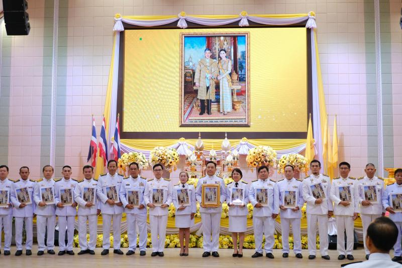 พิธีรับพระราชทานพระบรมฉายาลักษณ์ พระบาทสมเด็จพระเจ้าอยู่หัว