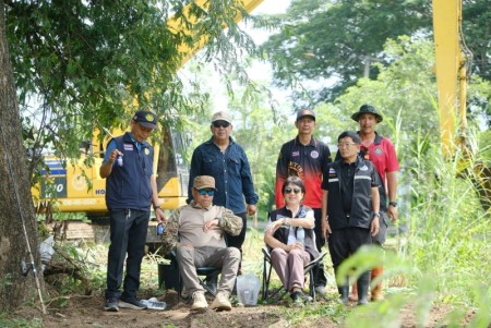 เทศบาลตำบลสันนาเม็ง ร่วมกับ อบจ.เชียงใหม่ เดินหน้าขุดลอกวัชพืชและกำจัดสิ่งกีดขวางทางน้ำ ป้องกันปัญหาน้ำท่วมขังในพื้นที่